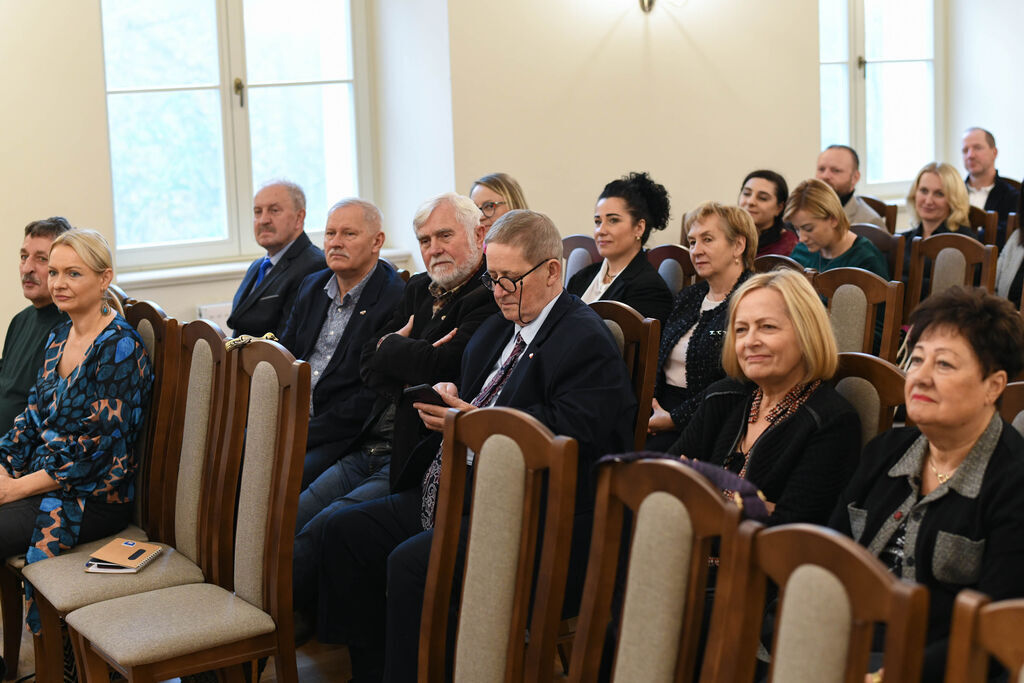 Konferencja naukowa w pałacu w Przybysławicach