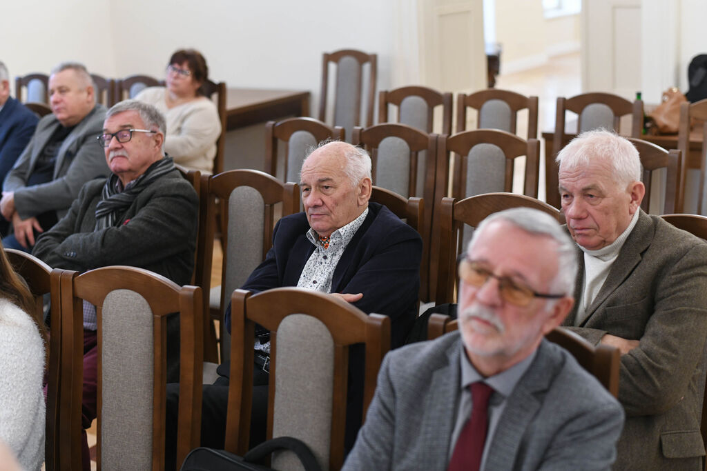 Konferencja naukowa w pałacu w Przybysławicach