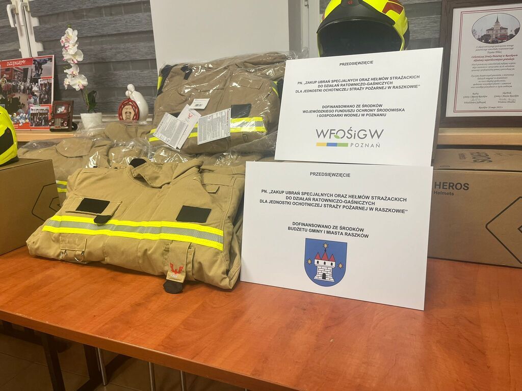 Nowe ubrania i hełmy dla OSP Raszków