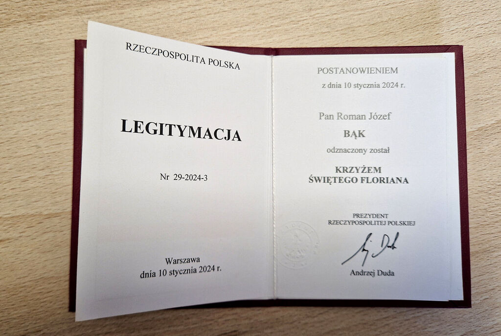 Prezes Roman Bąk odznaczony Krzyżem św. Floriana