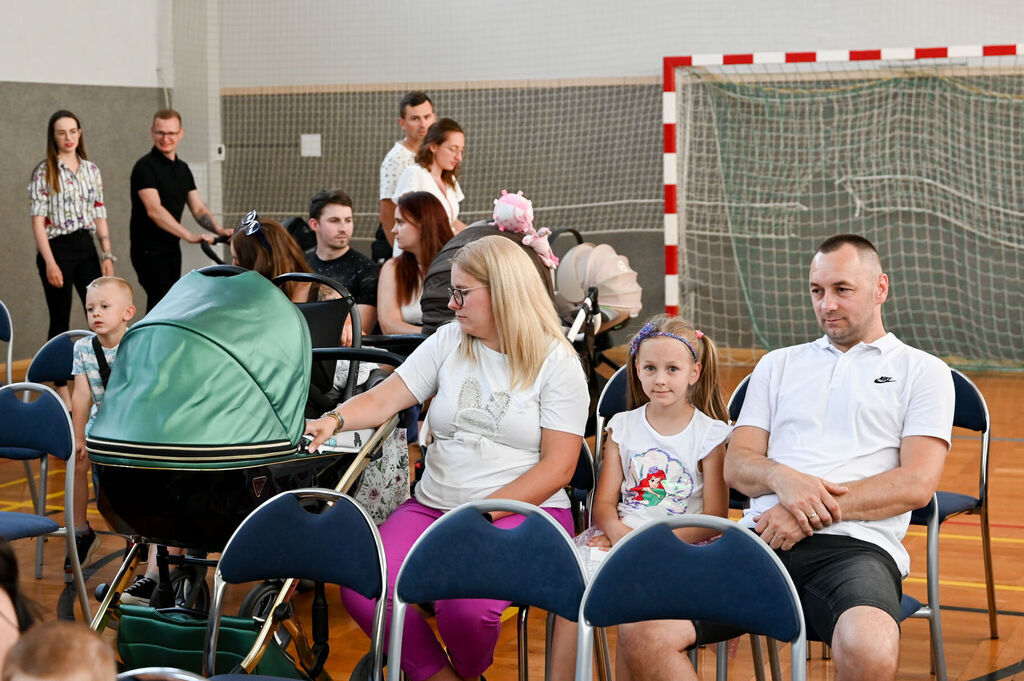 Wręczono Raszkowskie Wyprawki Niemowlaka