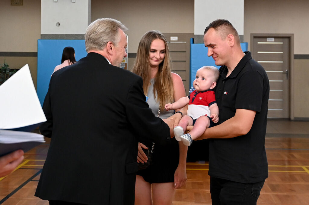 Wręczono Raszkowskie Wyprawki Niemowlaka