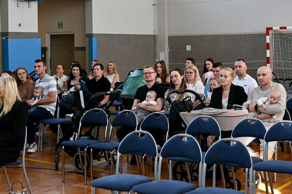 Wręczono Raszkowskie Wyprawki Niemowlaka