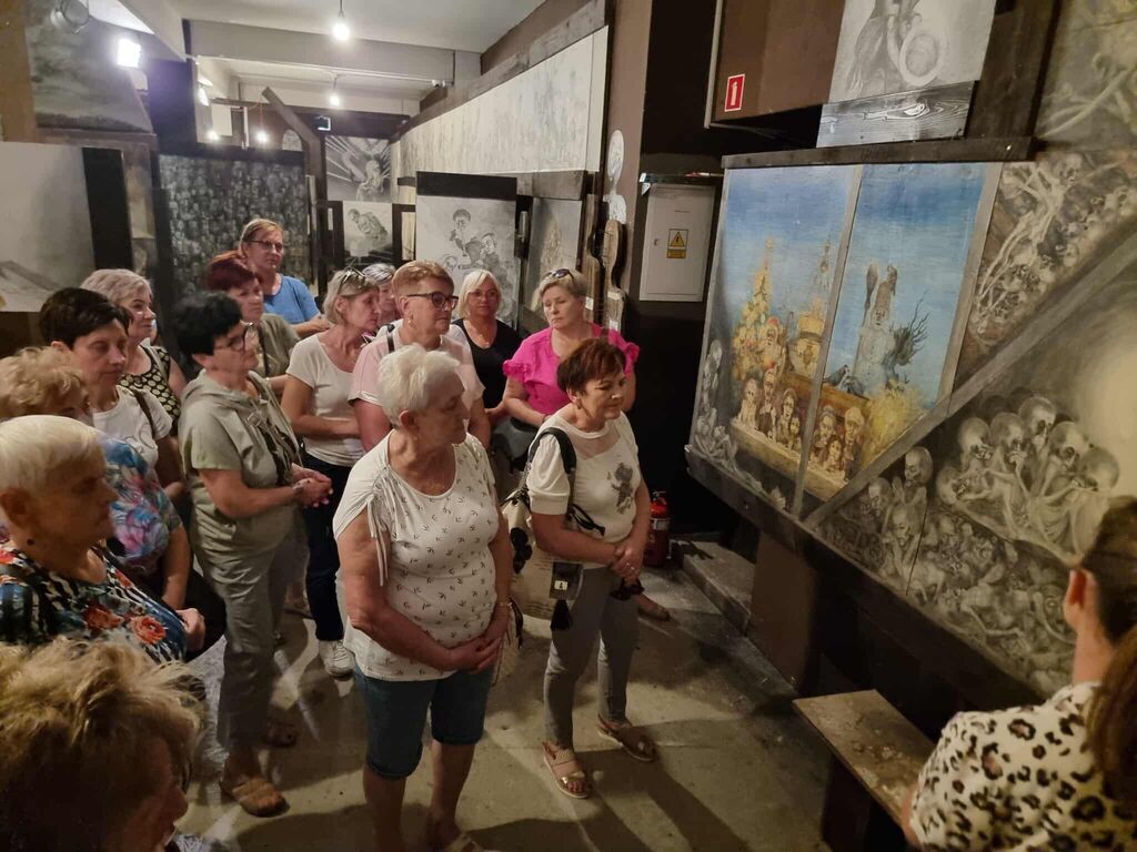 Artysta z Raszkowa i jego „Klisze Pamięci” – wizyta w Harmężach