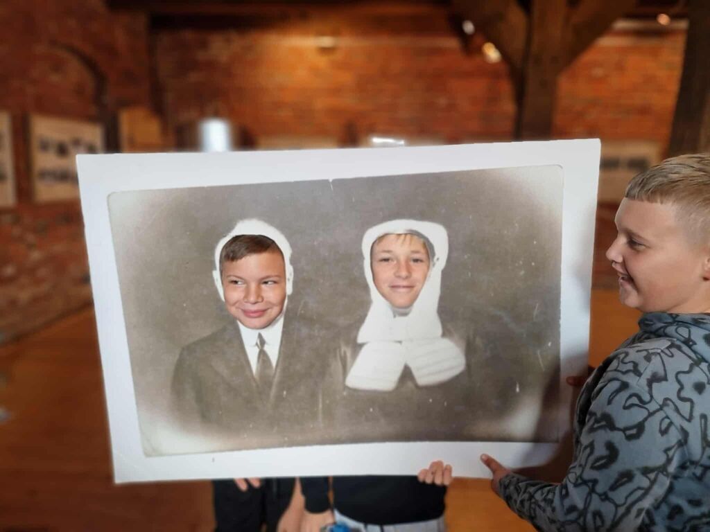 130 uczniów odkrywało dziedzictwo w Skrzebowej