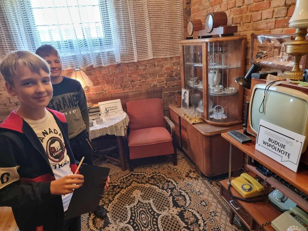130 uczniów odkrywało dziedzictwo w Skrzebowej