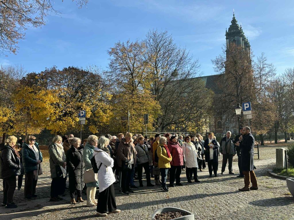 Seniorzy z Moszczanki i Skrzebowej w Poznaniu – finał projektu „Okno na Południową Wielkopolskę”