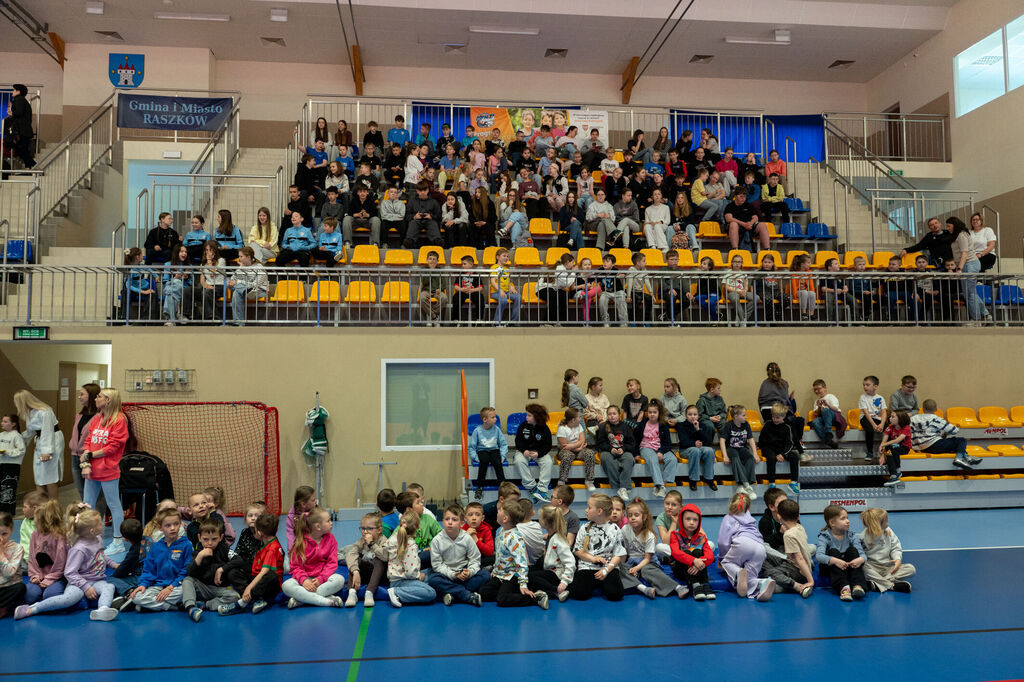 Koszykarze Tasomix Rosiek Stal Ostrów Wielkopolski z wizytą w Raszkowie