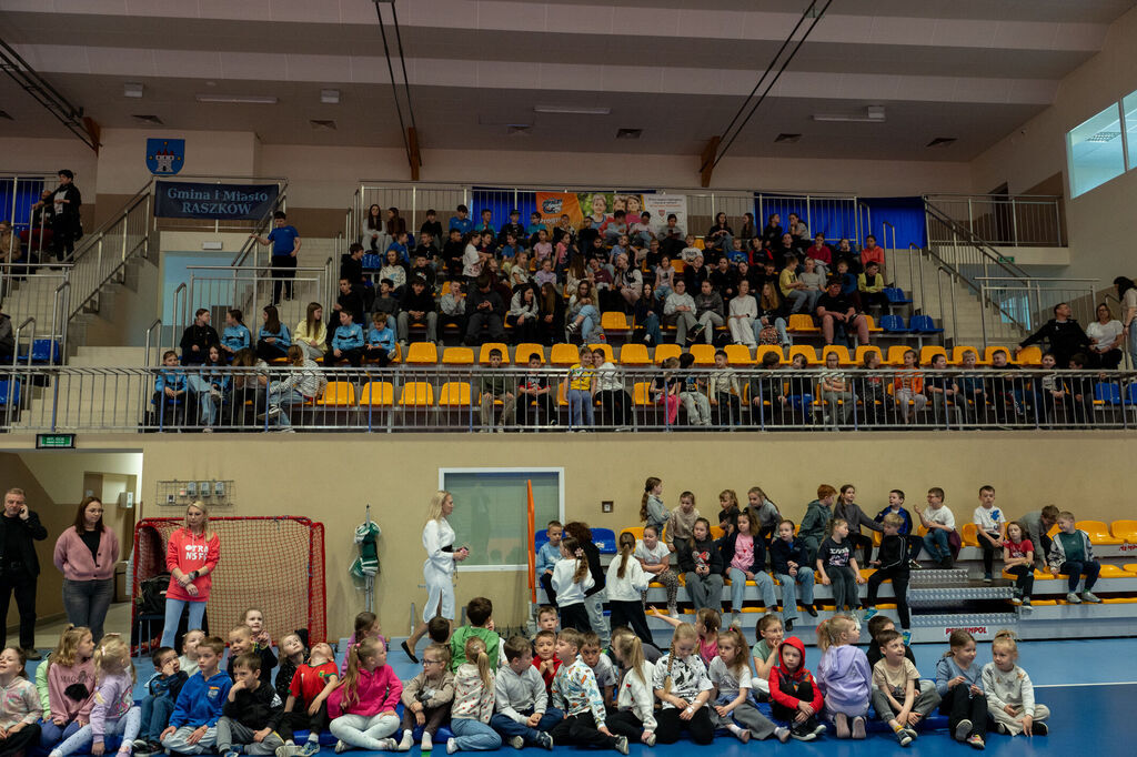 Koszykarze Tasomix Rosiek Stal Ostrów Wielkopolski z wizytą w Raszkowie