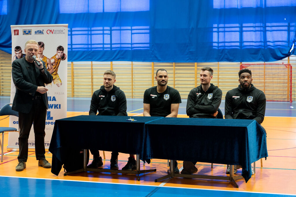 Koszykarze Tasomix Rosiek Stal Ostrów Wielkopolski z wizytą w Raszkowie