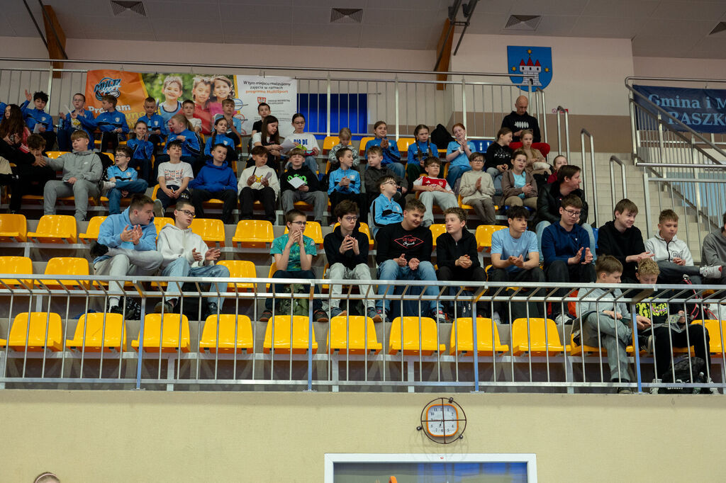 Koszykarze Tasomix Rosiek Stal Ostrów Wielkopolski z wizytą w Raszkowie