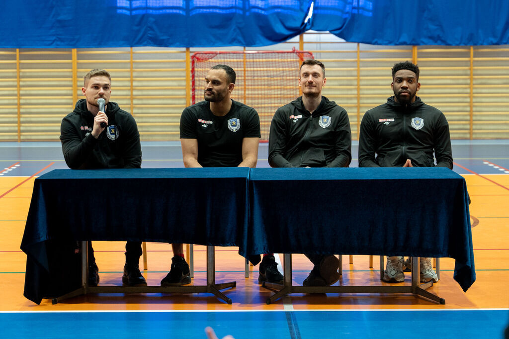 Koszykarze Tasomix Rosiek Stal Ostrów Wielkopolski z wizytą w Raszkowie