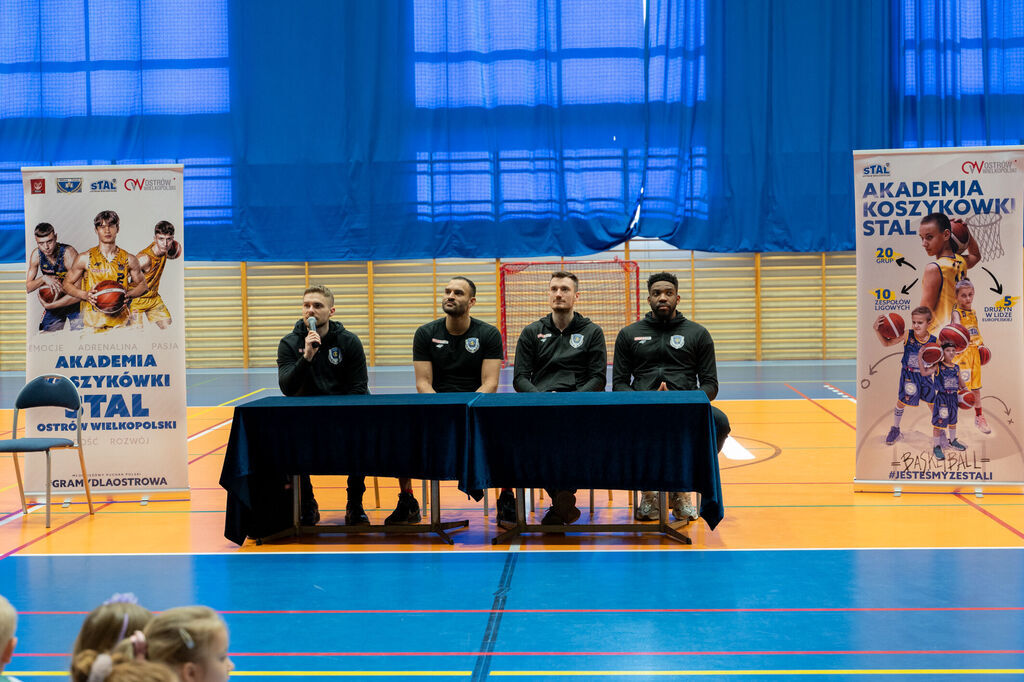 Koszykarze Tasomix Rosiek Stal Ostrów Wielkopolski z wizytą w Raszkowie