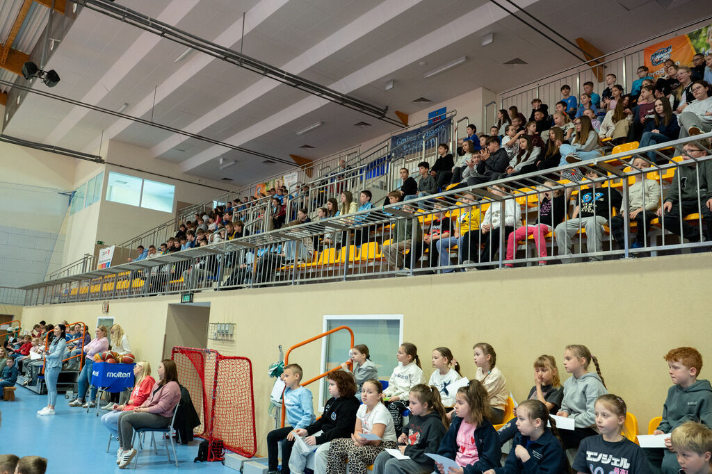 Koszykarze Tasomix Rosiek Stal Ostrów Wielkopolski z wizytą w Raszkowie