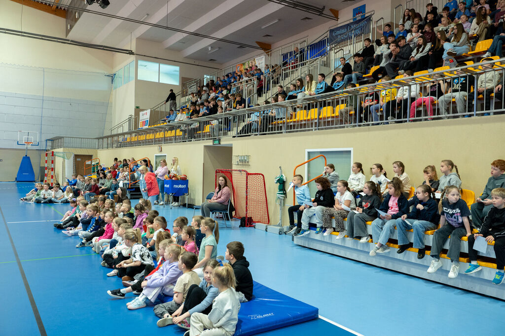 Koszykarze Tasomix Rosiek Stal Ostrów Wielkopolski z wizytą w Raszkowie