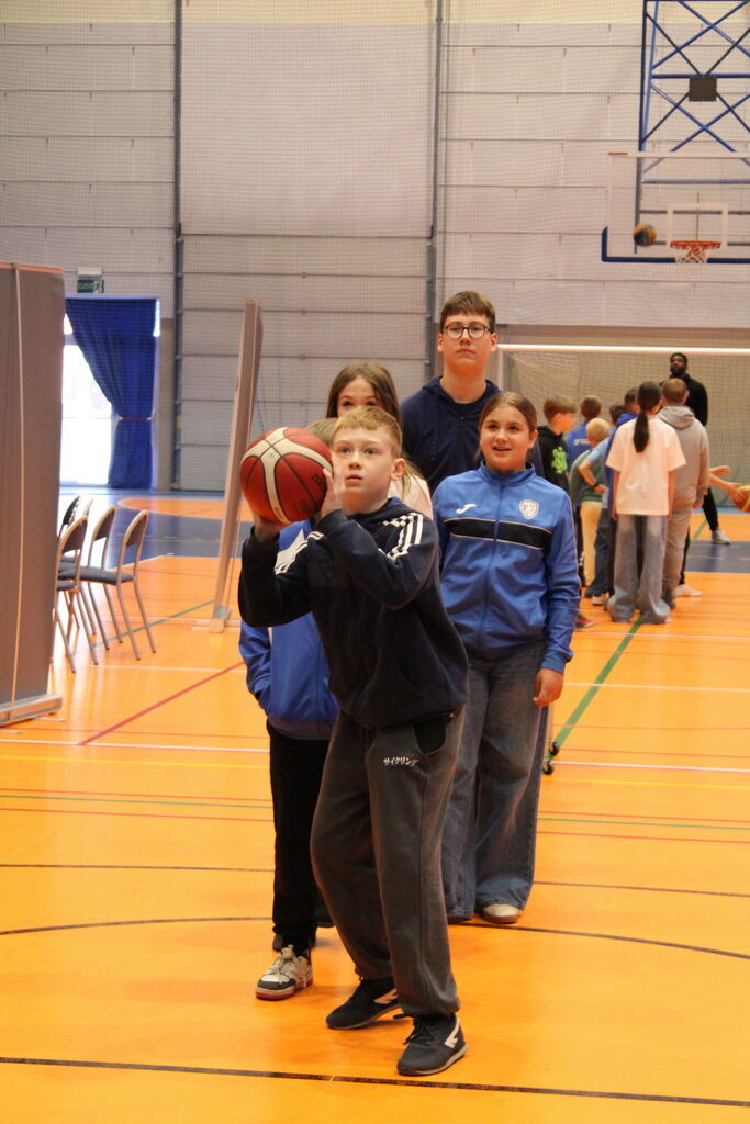 Koszykarze Tasomix Rosiek Stal Ostrów Wielkopolski z wizytą w Raszkowie