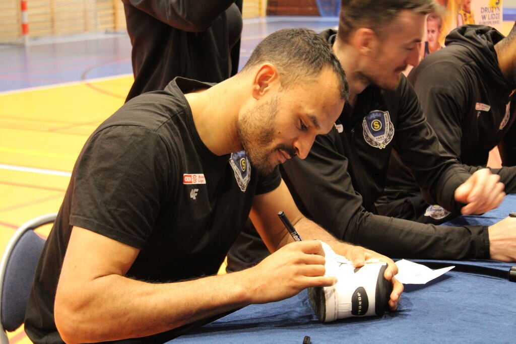 Koszykarze Tasomix Rosiek Stal Ostrów Wielkopolski z wizytą w Raszkowie