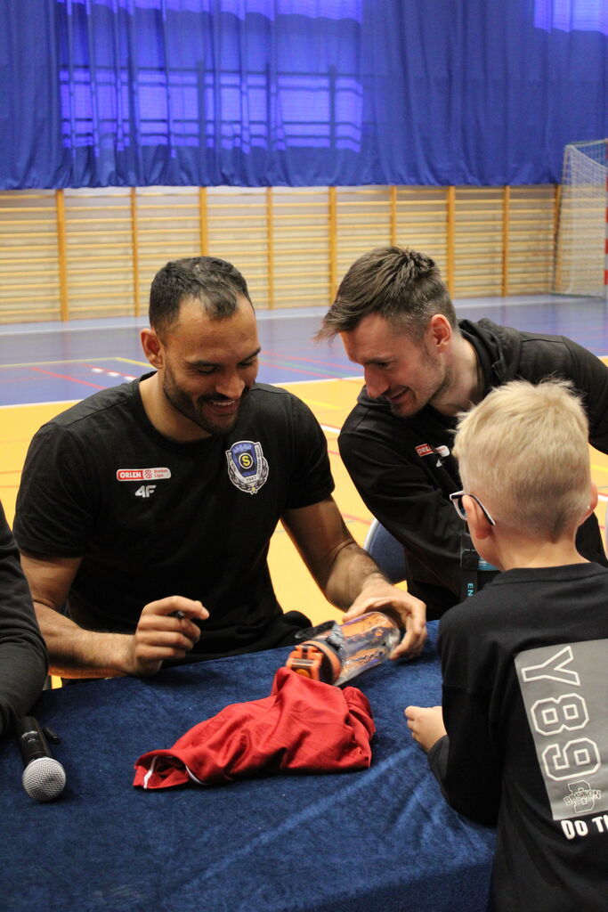 Koszykarze Tasomix Rosiek Stal Ostrów Wielkopolski z wizytą w Raszkowie