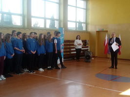 Uczniowie Publicznej Szkoły Podstawowej Nr 4 w Strzegomiu znowu zaśpiewali dla Niepodległej 