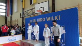 Dzieci z Tatami z medalami 