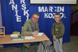 Pisarz Marcin Kozioł gościem Szkoły Podstawowej w Rogoźnicy 