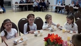 Wspólne świętowanie uczniów i seniorów w Jaroszowie
