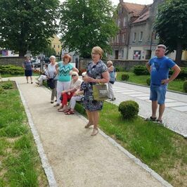 Warsztaty proekologiczne na zmodernizowanym placu przy kościele w Jaroszowie