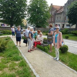 Warsztaty proekologiczne na zmodernizowanym placu przy kościele w Jaroszowie