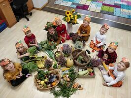 Maluszki z przedszkola w Stanowicach powitały jesień!