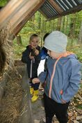 Przedszkolaki ze Stanowic na wycieczce w lesie