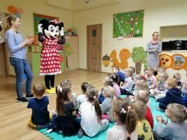 „Międzynarodowy Dzień Postaci z Bajek” w przedszkolu w Jaroszowie