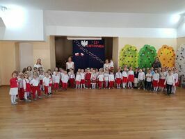 Przedszkolaki z Jaroszowa uczciły Święto Odzyskania Niepodległości