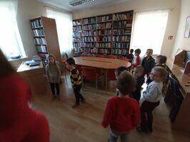 Przedszkolaki odwiedziły miejską bibliotekę
