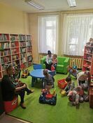 Lekcja biblioteczna z przedszkolakami z „Arki Malucha”