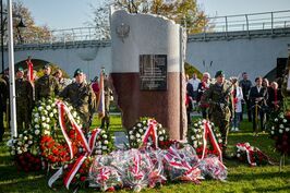 Pomnik Ofiar Katastrofy Smoleńskiej odsłonięty
