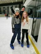 Uczniowie ze Stanowic na lodowisku w Świdnicy