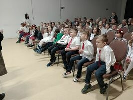 Uczniowie z Jaroszowa z wizytą w „Klubie Seniora”