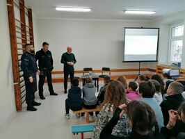 Spotkanie z policjantami w szkole w Stanowicach