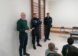 Spotkanie z policjantami w szkole w Stanowicach