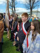 Uczniowie z Jaroszowa na majowych uroczystościach w Strzegomiu