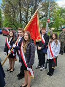Uczniowie z Jaroszowa na majowych uroczystościach w Strzegomiu