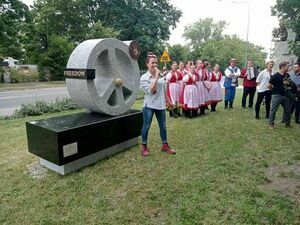 Aleja Rzeźb wzbogaciła się o siedem nowych monumentów. Rzeźbili w granicie