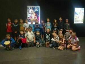 Uczniowie z Olszan na wycieczce w kinie