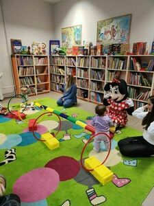 Brzdąc w bibliotece: Dzień z Myszką Miki