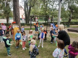 POWITANIE JESIENI W PUBLICZNYM PRZEDSZKOLU NR 4 IM. PSZCZÓŁKI MAI W STRZEGOMIU