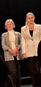 Czworo nauczycieli i jedna pracownica obsługi z PSP nr 3 w Strzegomiu zostało uhonorowanych Medalami za Długoletnią Służbę