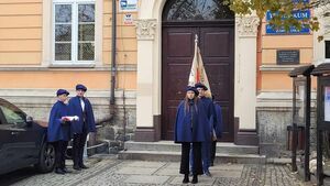 „Szkoła do hymnu”