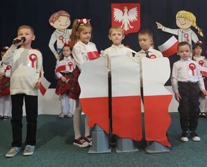 Narodowe Święto Niepodległości w Publicznym Przedszkolu nr 4 im. Pszczółki Mai w Strzegomiu