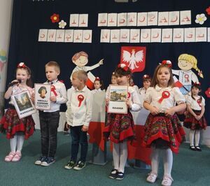 Narodowe Święto Niepodległości w Publicznym Przedszkolu nr 4 im. Pszczółki Mai w Strzegomiu