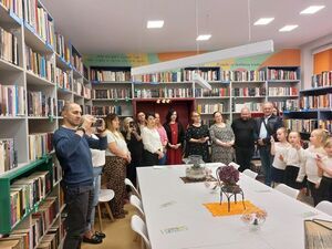 Pasowanie pierwszoklasistów na czytelników w Jaroszowie 